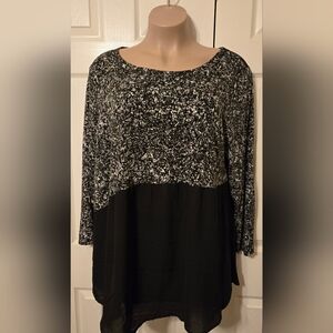 Black/White blouse